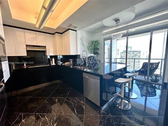 Building Photo - 1425 Brickell Ave