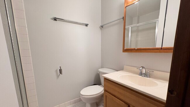 Building Photo - 835 Judson Ave