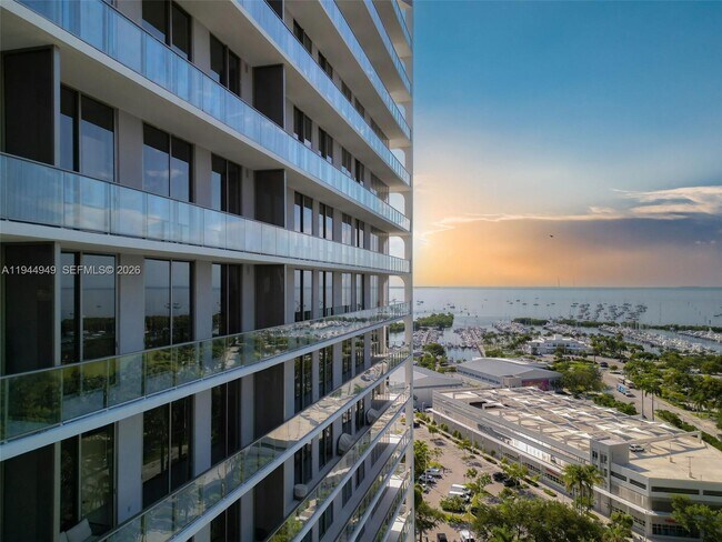 Building Photo - 2655 S Bayshore Dr
