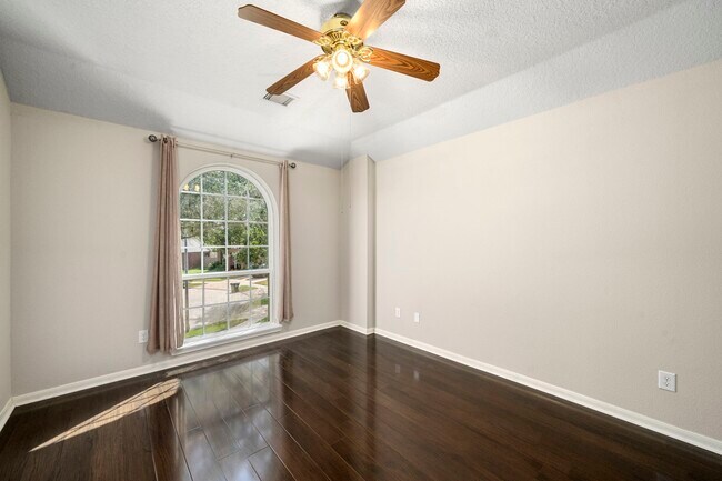 Building Photo - 1505 Hickory Ct
