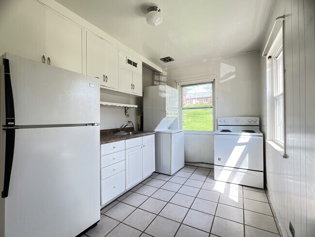 Building Photo - 2028 Chaney Rd