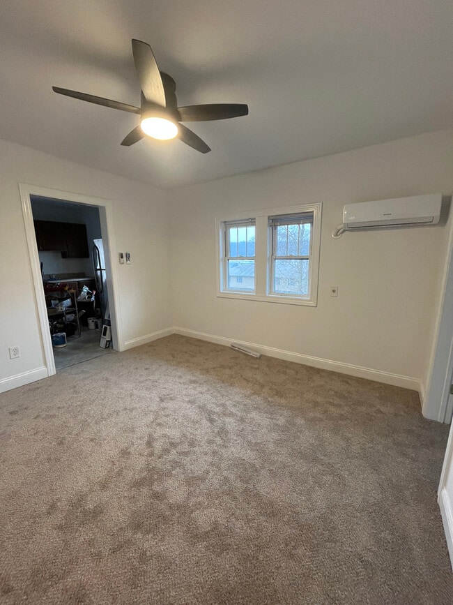 Building Photo - 417 N Main St