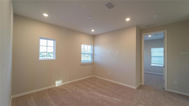 Building Photo - 16446 Lone Oak Cir