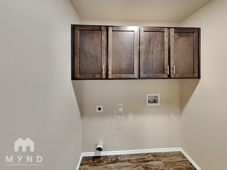 Building Photo - 2105 Misti Woods St