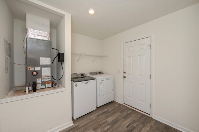 Building Photo - 4378 Jitterbug St