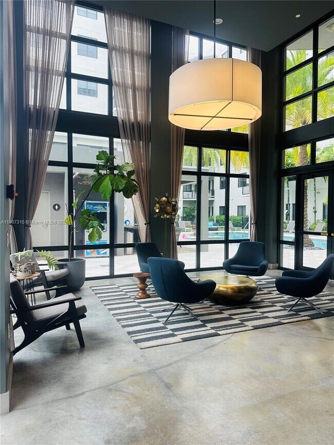 Building Photo - 817 SE 2nd Ave