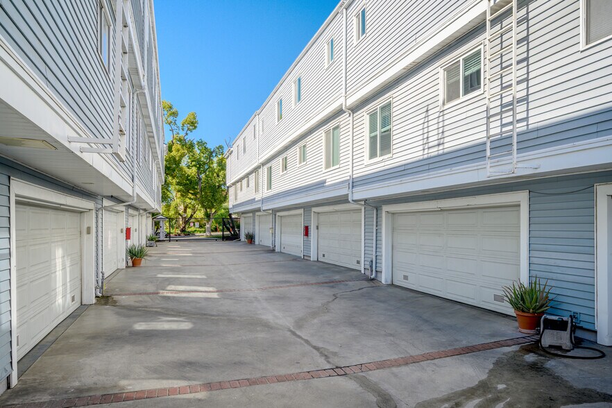 Building Photo - 1030 Ruberta Ave