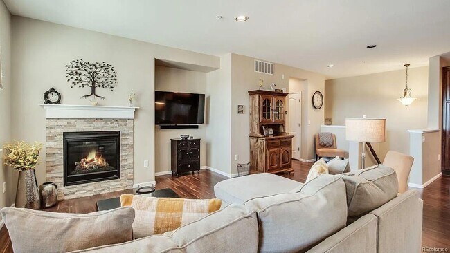 Building Photo - 2 Bed/2 Bath that is beyond expectations!!