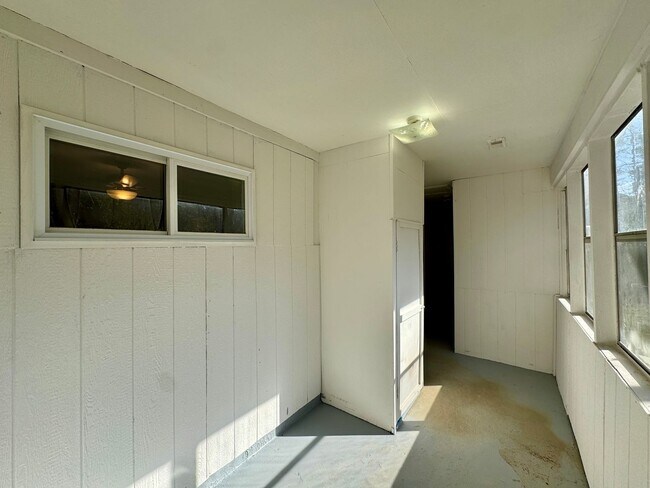 Building Photo - 3531 Sleepy Hollow Rd