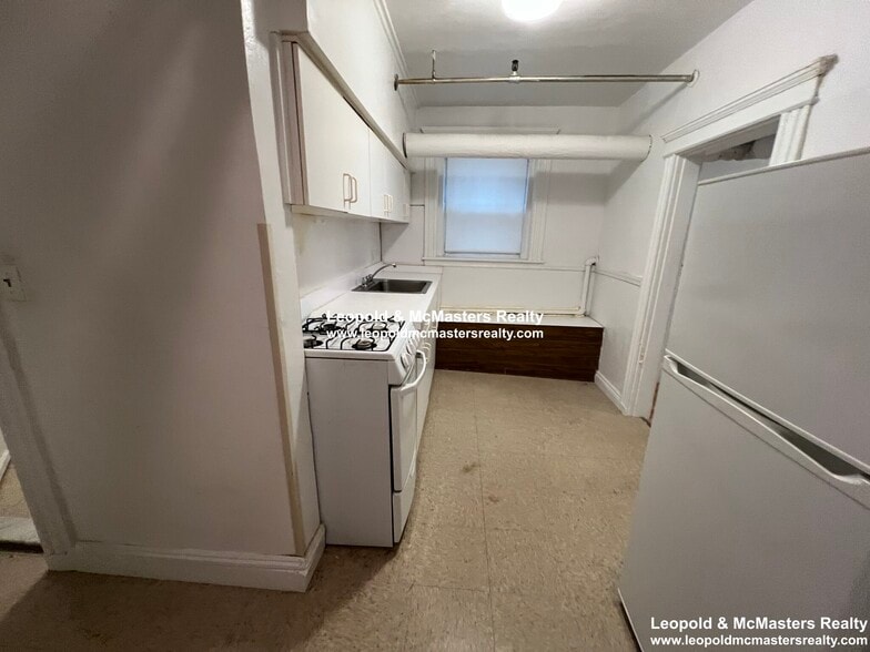 Building Photo - 144 Warren St