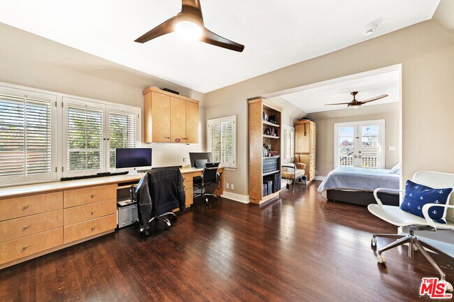 Building Photo - 401 N McCadden Pl