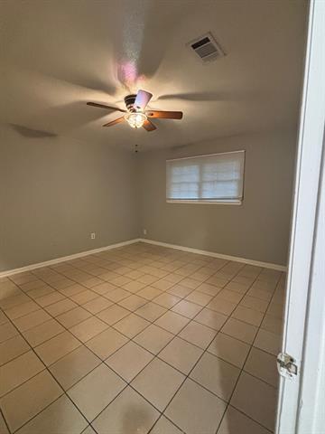 Building Photo - 545 Canary Ln