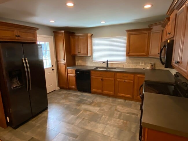 Building Photo - 2 Bed Home in North Chattanooga! Leasing S...