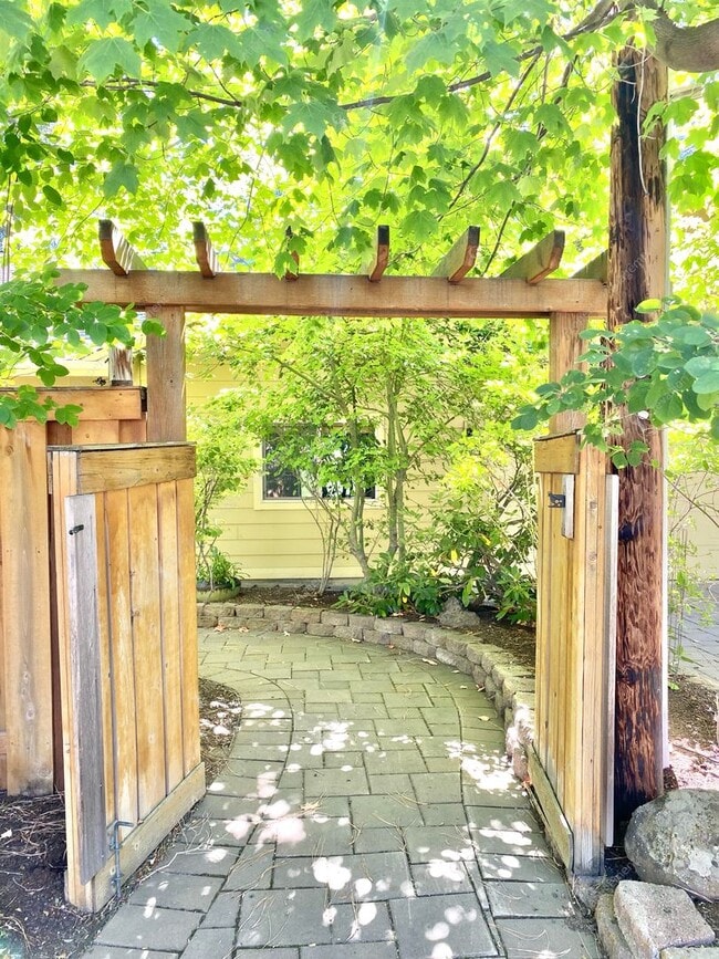 Building Photo - West Hills Gem with Timeless Charm and Modern Comfort