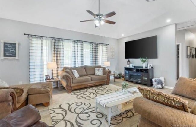 Building Photo - Moss Bluff Area