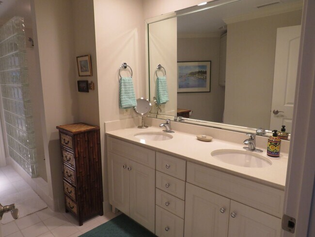 Building Photo - Harborside Club at 701