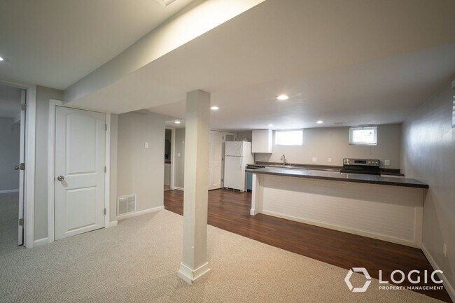 Building Photo - 822 E 50 S
