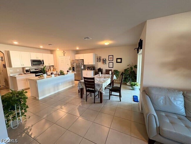 Building Photo - 1129 NW 20th Ave