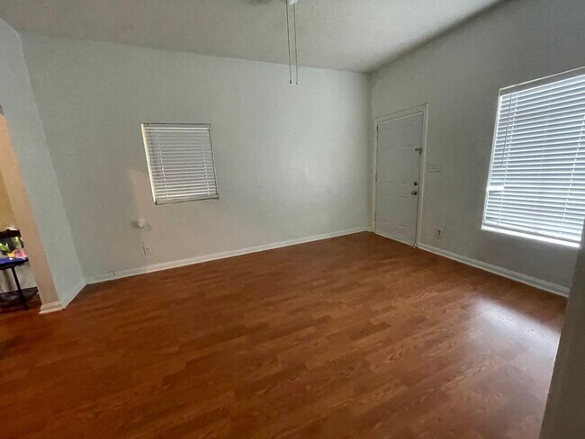 Building Photo - 5273 Pennant Dr