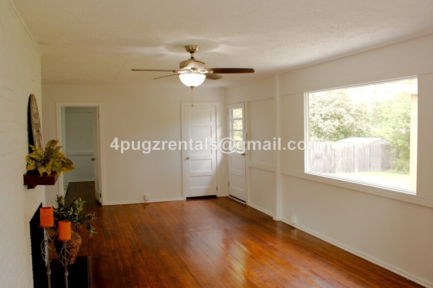 Building Photo - 107 W Newcomb Rd