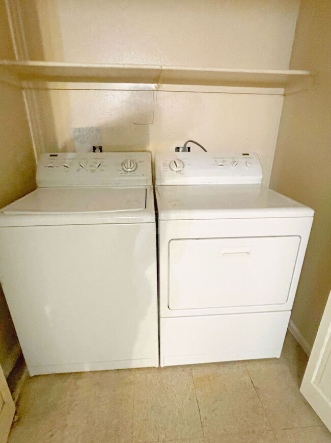 Building Photo - 2875 W Highland St