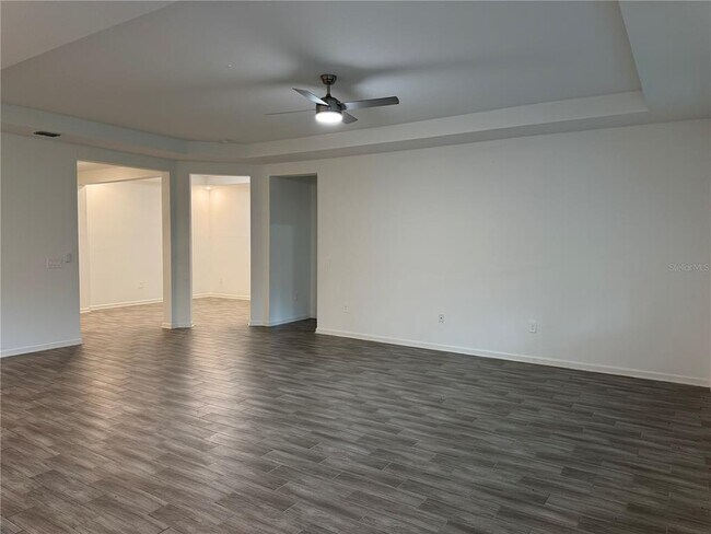Building Photo - 6298 Lakepine St