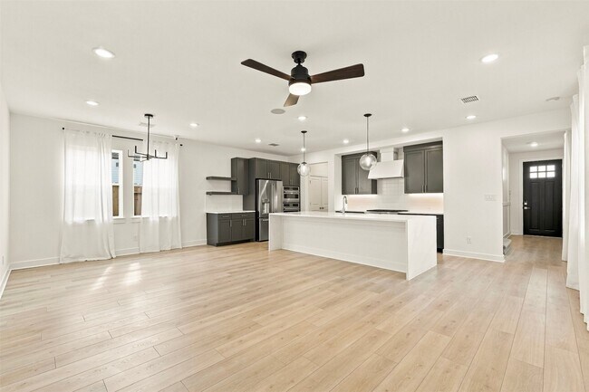 Building Photo - 2305 Via Laura Ln