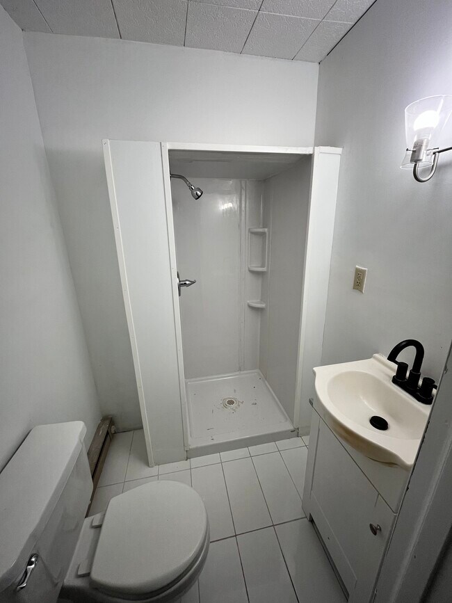 Building Photo - 33 W Commerce St