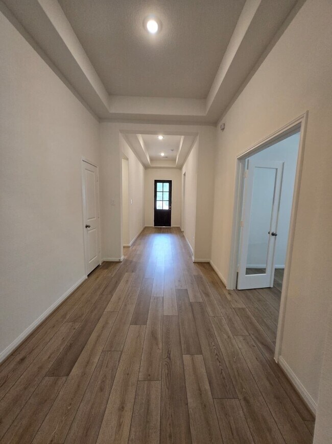 Building Photo - 1420 Florecer Ln