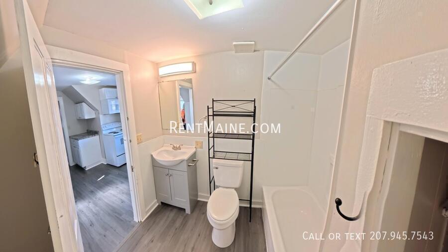 Building Photo - 402 Fourth St. Apt.