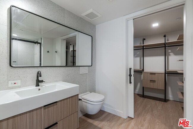 Building Photo - 3688 Overland Ave