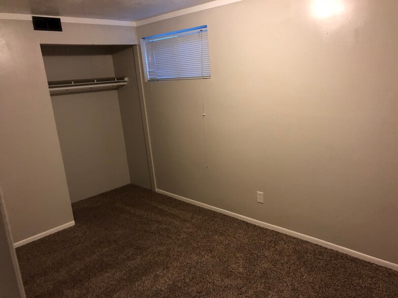 Building Photo - 7928 S DA VINCI DR