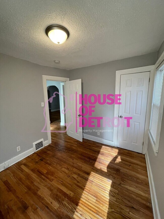 Building Photo - SECTION 8 ONLY | 4 BEDROOM | 3 BATH | FREE...