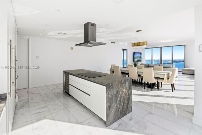 Building Photo - 700 NE 26th Terrace