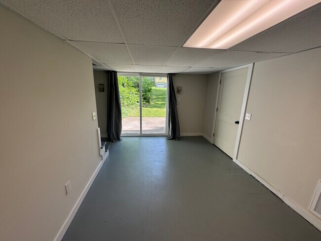 Building Photo - 110 Friendship Cir