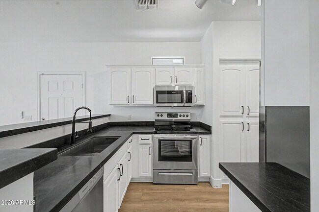 Building Photo - 17365 N Cave Creek Rd