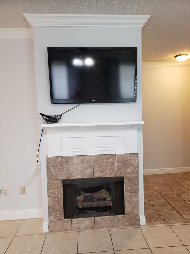 Building Photo - Now Leasing! Highland Village II – Gated a...