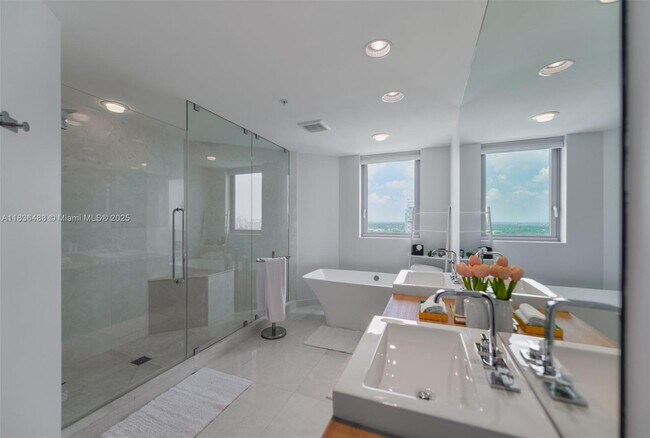 Building Photo - 17111 Biscayne Blvd