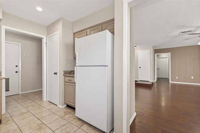 Building Photo - 22607 Fincastle Dr