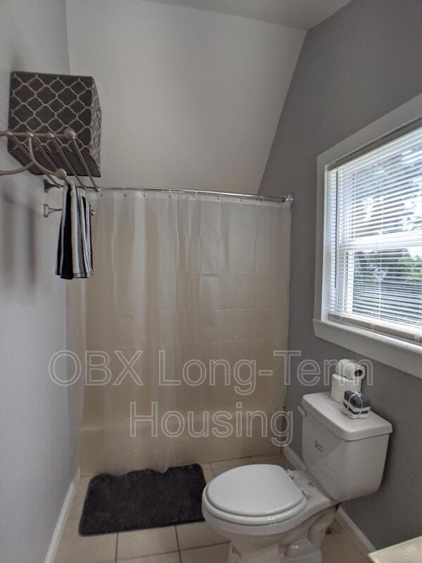 Building Photo - 389 N Spot Rd