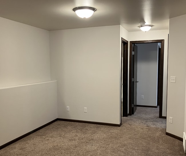 Building Photo - 3 Bed 2 Bath Twin Home