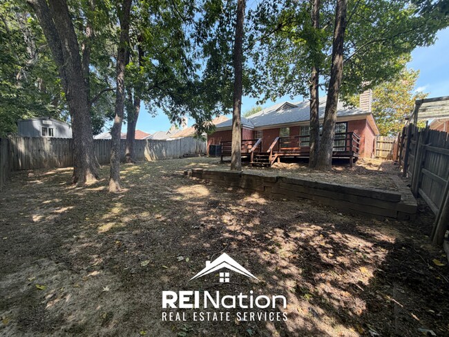 Building Photo - INCREDIBLE LAYOUT! 3BR/2BA Memphis Gem | Vaulted Ceilings & Soaking Tub | Deck & Fenced Yard!