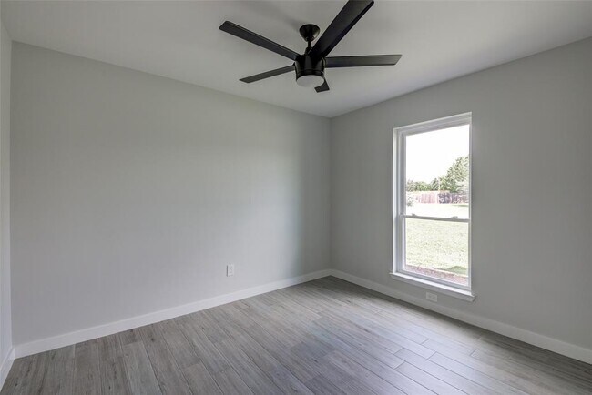 Building Photo - 111 Jane Ellen Cove