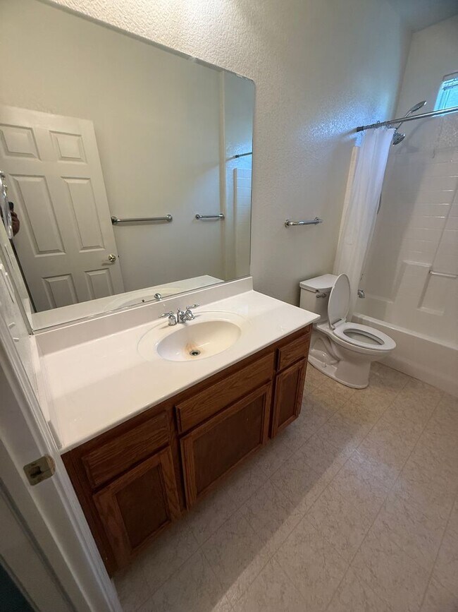 Building Photo - HALF OFF 1st Monts Rent 55+ Gated Community Beautiful 3 Bed / 2 Bath Home in Desirable