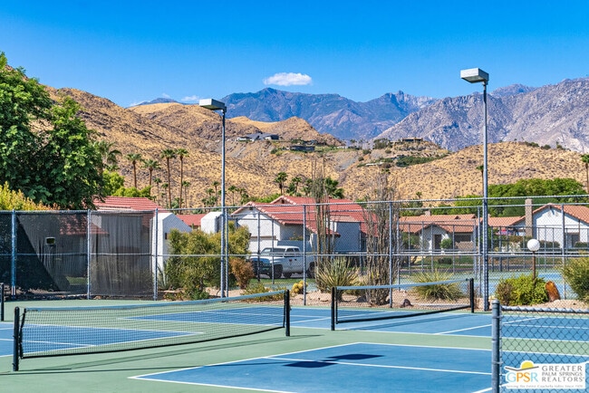 Building Photo - 4545 E 7 Lakes Dr