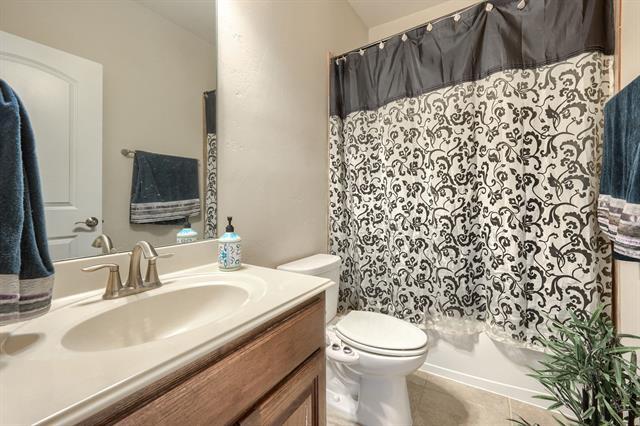 Building Photo - 949 Byron St