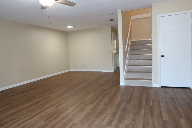 Building Photo - Foster Lane Town Homes NM