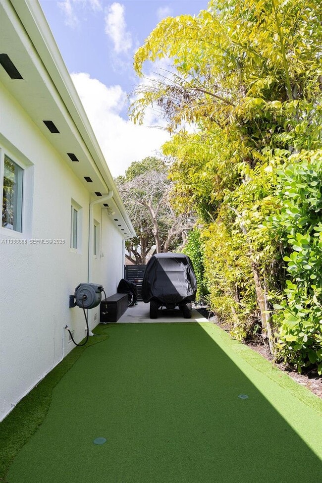 Building Photo - 3205 SW 68th Ave