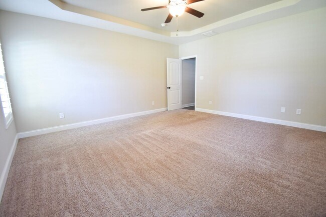 Building Photo - 4 Bedroom 2 Bathroom- Small Pets Considered
