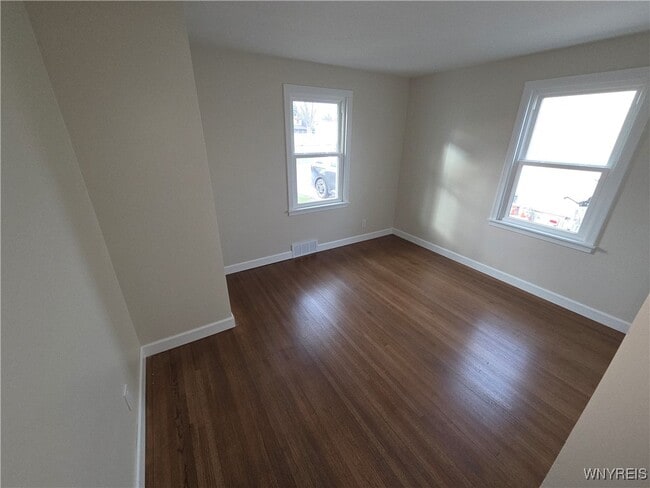 Building Photo - 300 Kerr St